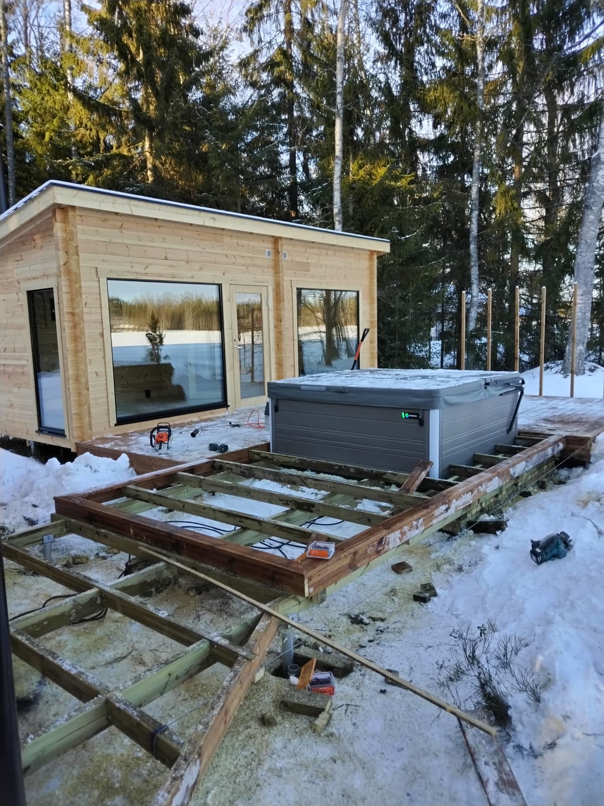 Terassi kesken referenssi kuva.